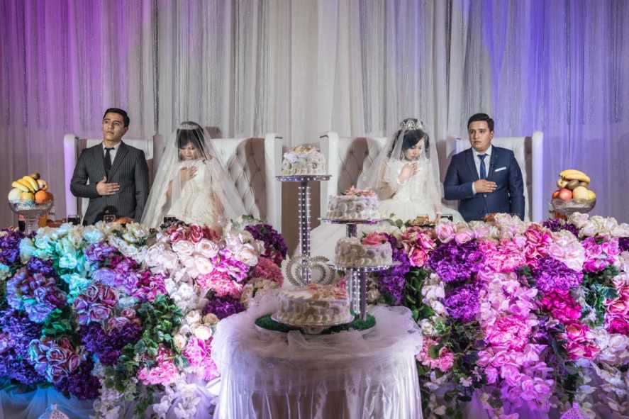 33-best-new-silk-road-registan-wedding-flowers-bride-groom-palace-tashkent-uzbekistan-celebration-cake.adapt_.1190.1