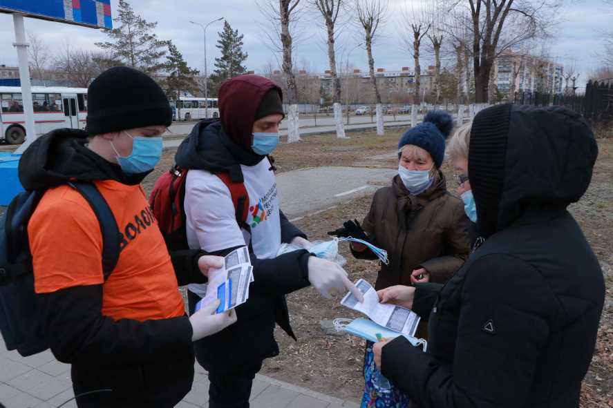 волонтеры маски