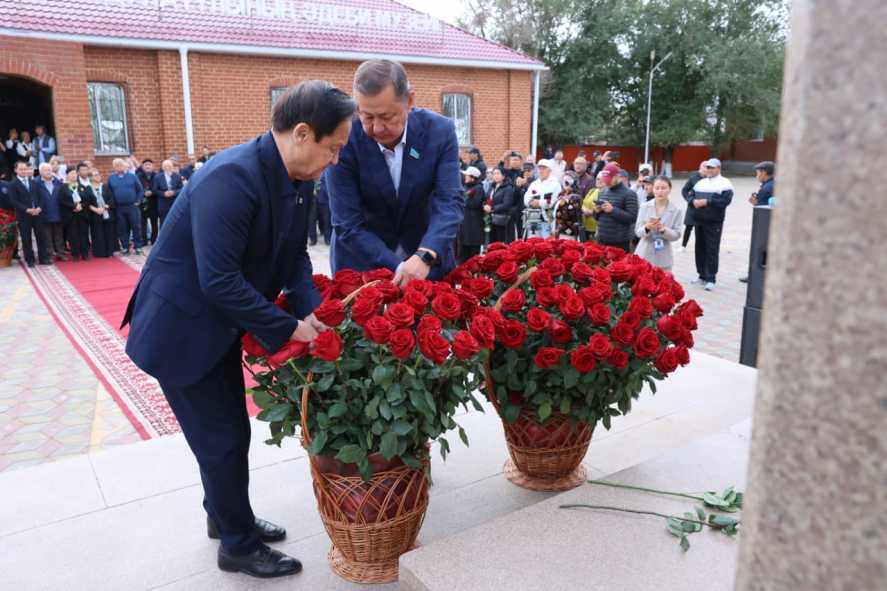 302d17bf-a2b5-40c5-9a4b-06c298a8dd18