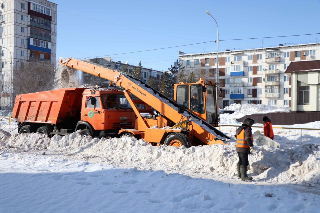 Очистка улиц от снега. Очистка дорог от снега. Рудный Казахстан зимой. Городок в Рудном. Канск услуги расчистка дороги.
