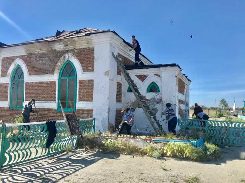Совместными силами волонтеров ремонтируются исторические здания