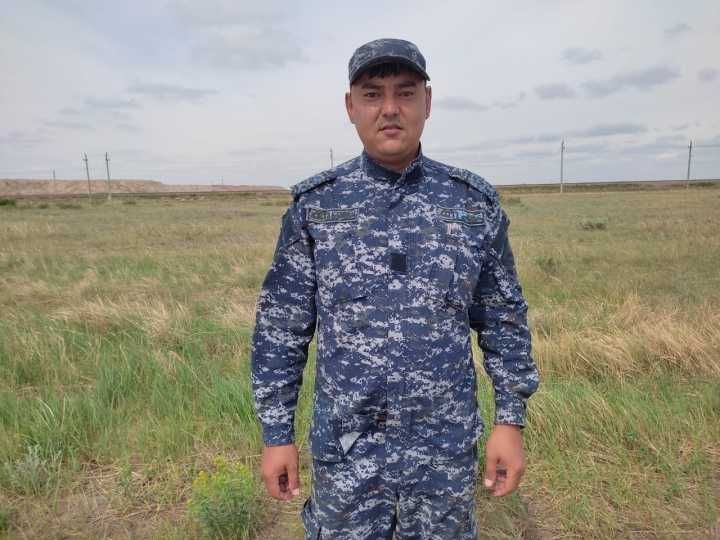 Участковый инспектор старший лейтенант Жанибек Байбакиров задержал угонщика