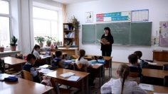 7g8a6436.01_10_34_06.still043-810×456